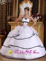 Las Cruces New mexico /NM Modest White Layered Organza Quinceanera Dress With Appliques Floor-length Lace-up(SKU QDZY291-FBIZ)