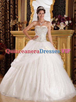 Coralville Iowa/IA White Quinceanera Dress With Sweetheart Beaded Bodice and Pick-ups Tulle