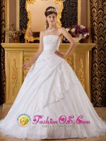 Keynsham Avon A-line White Appliques Sash Romantic Sweet 16 Dress With Strapless Tafftea and Tulle