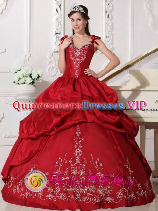 Madisonville Kentucky/KY Straps Embroidery and Pick-ups For Quinceanera Dress With Satin and Taffeta