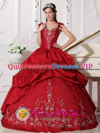 Madisonville Kentucky/KY Straps Embroidery and Pick-ups For Quinceanera Dress With Satin and Taffeta