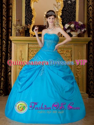 Augustdorf Strapless Sky Blue Quinceanera Dress With Appliques Decorate Pick-ups Gown