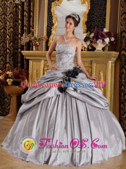 Appliques Hand Made Flower Decorate Romantic Gray Quinceanera Dress For Fountain Hills Arizona Strapless Taffeta Ball Gown - Click Image to Close
