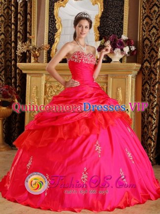Milton Cambridgeshire Beading Decorate Bust Modest Red Quinceanera Dress For Sweetheart Taffeta Ball Gown