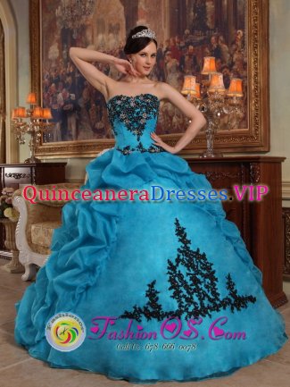 Bautzen Custom Made Blue Pick-ups Quinceanera Gowns Strapless With Organza and Taffeta