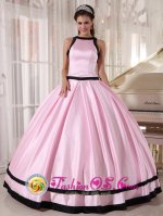 Park Ridge Illinois/IL Bateau Taffeta Affordable Baby Pink and Black Quinceanera Dress for Sweet 16