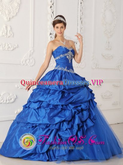Clanton Alabama/AL A-Line Princess Sapphire Blue Appliques and Beading Decorate Gorgeous Quinceanera Dress With Sweetheart Taffeta and Tulle - Click Image to Close