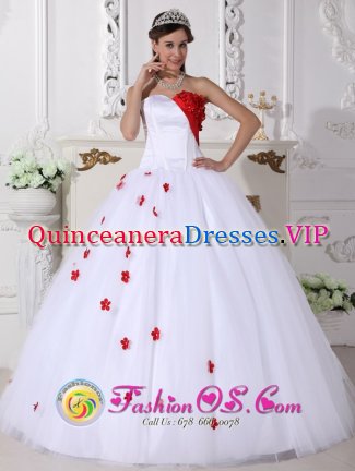 Bellaire TX White and Red Sweetheart Neckline Quinceanera Dress With Hand Made Flowers Decorate