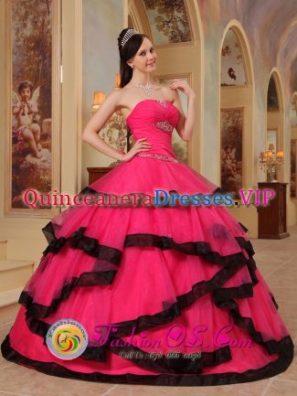 Grand Marais Minnesota/MN gorgeous Coral Red Appliques Decorate Quinceanera Dress