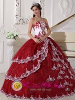 Minnetonka Minnesota/MN Appliques Decorate White and Wine Red Quinceanera Dress In Florida
