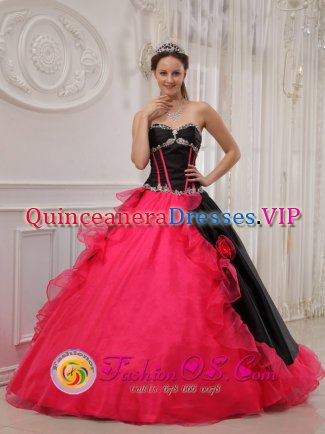 Cardedeu Spain Appliques Beautiful Black and red Quinceanera Dress Sweetheart Satin and Organza Ball Gown