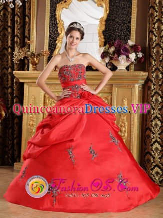 Cheshire Connecticut/CT Discount Red Strapless Quinceanera Dress With Embroidery Decorate