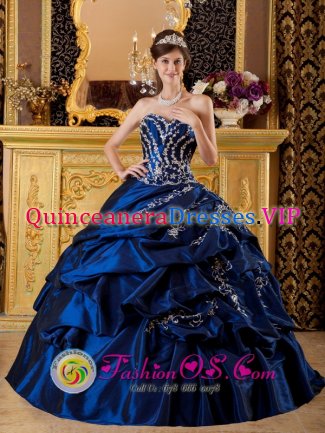 Somorrostro Spain Appliques Decorate Modest Navy Blue Sweetheart Quinceanera Dress For Taffeta and Ball Gown
