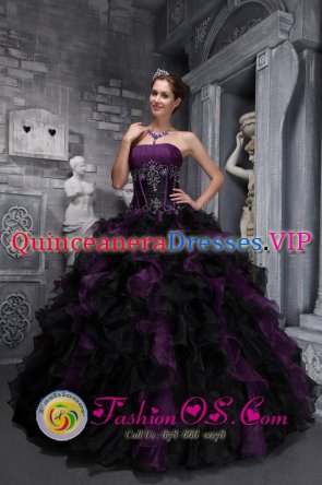 Madrid Spain Strapless Appliques and Decorate Bodice Ruffles Taffeta and Organza Exclusive Drak Purple and Black Quinceanera Dresses