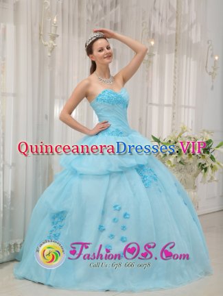 Inexpensive Light Blue Sweethear Strapless Floor-length Ruched Bodice Sweet 16 Dress For Quinceanera Gown In Kingman AZ　