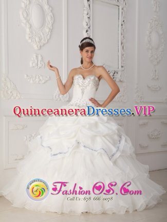 Madison Nebraska/NE White and Beautiful sweetheart Quinceanera Dress With Lace-up Pick-ups and Beading Ball Gown