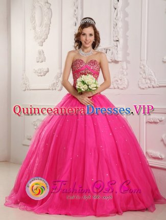Freeport Maine/ME Princess Hot Pink Popular Quinceanera Dress With Sweetheart Neckline and Heavy Beading Decorate
