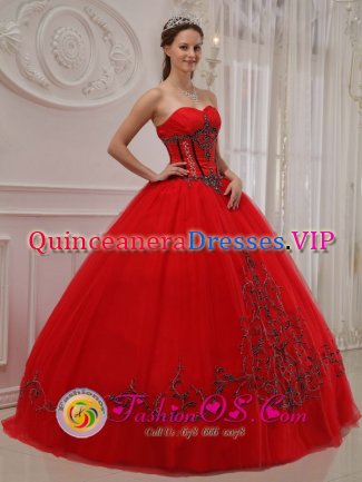 Mountain City Tennessee/TN Elegent Tulle Sweetheart Strapless Appliques Decorate Quinceanera Dress With Floor-length
