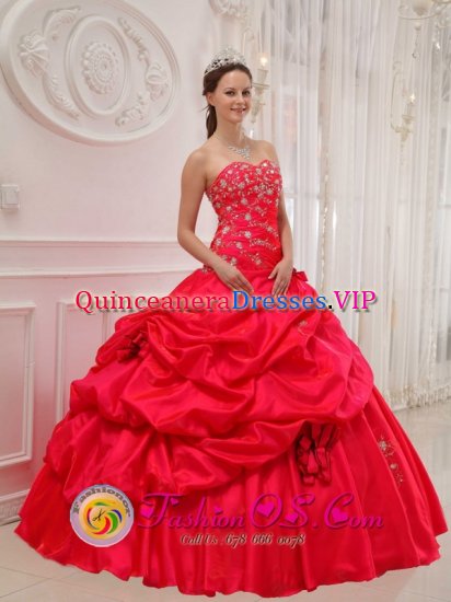 Annandale Minnesota/MN Taffeta For Beautiful Red Quinceanera Dress and Sweetheart Beaded Decorat bodice With Appliques Ball Gown - Click Image to Close