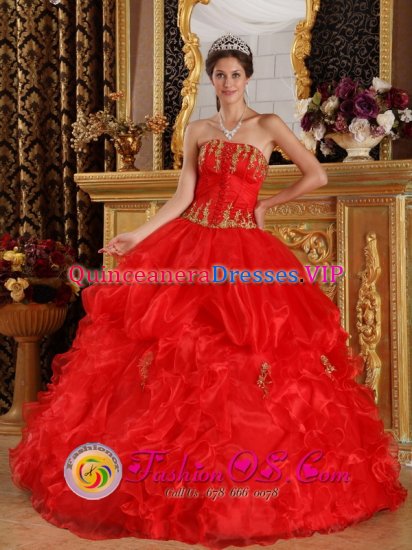 Ambleside Cumbria Wholesale Ruffles Appliques Corset Decorate Quinceanera Gowns Red Organza Strapless For Sweet 16 - Click Image to Close