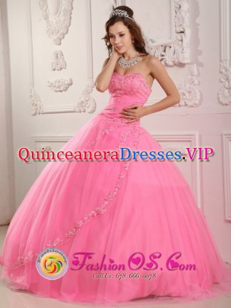 Yettington Devon Fabulous Rose Pink For Classical Sweet 16 Quinceaners Dress Sweetheart and Appliques Ball Gown