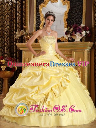 Manea Cambridgeshire Latest Light Yellow Taffeta Beaded Decorate Yet Pick-ups Ball Gown Quinceanera Dress