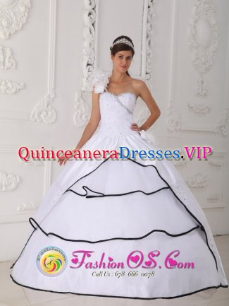 Hand Made Flowers Decorate One Shoulder For Sweetheart Floor-length Quinceanera Dress With Beading