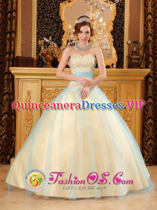 Elegant Beading Light Yellow Quinceanera Dress For Dedham Massachusetts/MA Sweetheart Satin and Organza A-line Gowns