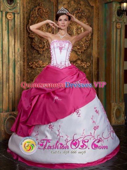 Arenys de Munt Spain Exquisite Embroidery On Satin Cute Rose Pink and White Strapless Ball Gown For Quinceanera - Click Image to Close