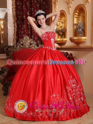 Customize Red Embroidery Gorgeous Quinceanera Dress With Strapless Satin IN Giubiasco Switzerland