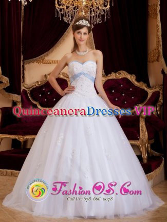 Osby Sweden Hand Made Strapless Beading White Romantic Quinceanera Dress With Sweetheart Neckline