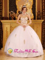 Elegant Appliques Decorate Bodice White Quinceanera Dress For In Crescent Oklahoma/OK Sweetheart Tulle Ball Gown
