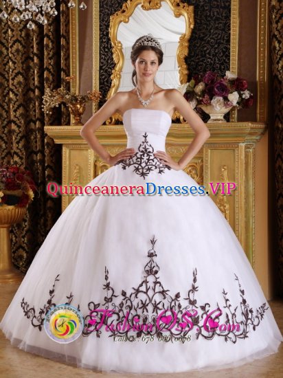 Commerce TX Embroidery Discount White Tulle Strapless Quinceanera Dress For Custom Made Ball Gown - Click Image to Close