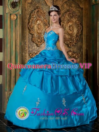 Bergerac France Sky Blue Taffeta Sweetheart Quinceanera Dress With Pick-ups and Appliques For Sweet 16