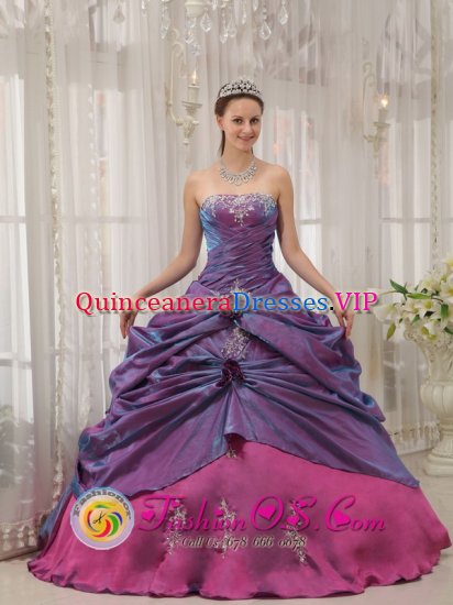 Informal Purple and Fuchsia Appliques Decorate Bodice Sweet 16 Dress Strapless Taffeta Quinceanera Gowns In Claremont New hampshire/NH - Click Image to Close