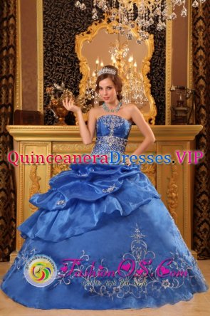 Calais Maine/ME Strapless Quinceanera Dress Clearance With Beading and Appliques Decorate Ball Gown