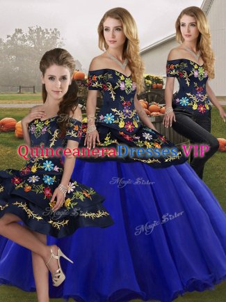 Top Selling Sleeveless Floor Length Embroidery Lace Up Ball Gown Prom Dress with Royal Blue