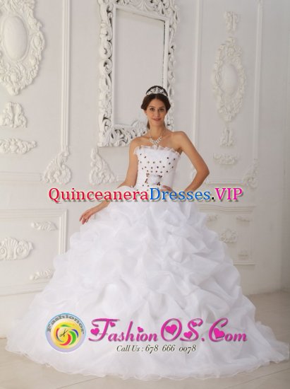 Llandrindod Wells Powys Cheap White Hand Made Flowers Quinceanera Dress With Strapless Court Train gold Beading and Ball Gown - Click Image to Close