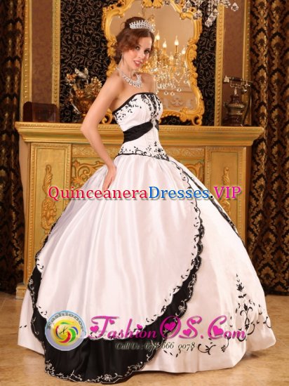 Petersburg Virginia/VA Floral Embroidery On Satin Classical White and Black Quinceanera Dress Strapless Ball Gown - Click Image to Close
